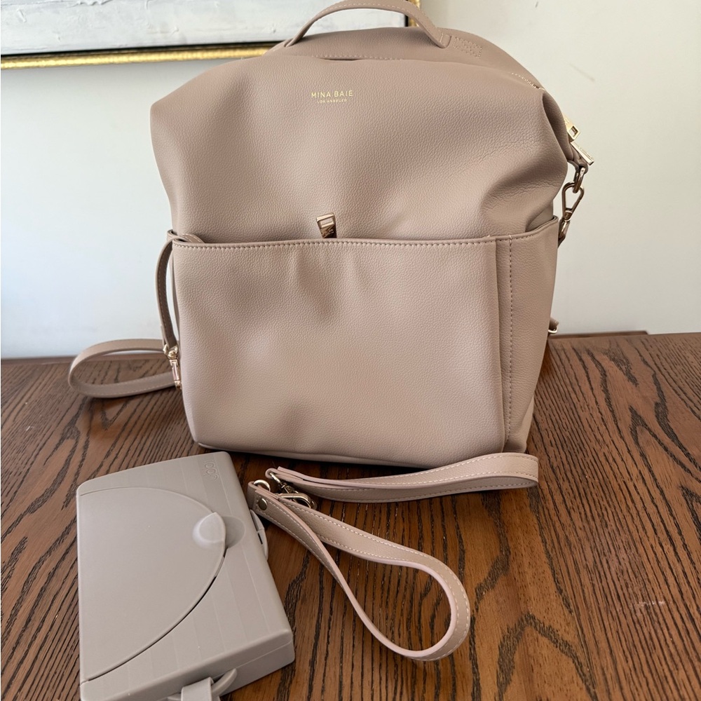 Mina Baie Stevie Backpack Vegan Midi in Sand color with stroller straps